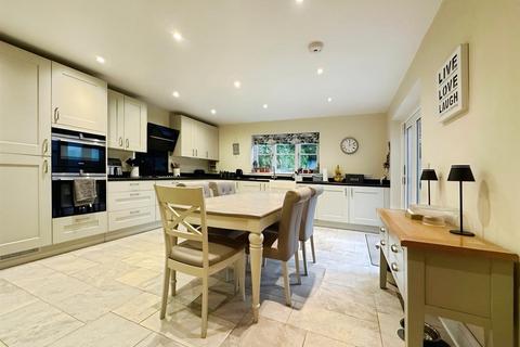4 bedroom detached house for sale, Woodville Road, Swadlincote DE11