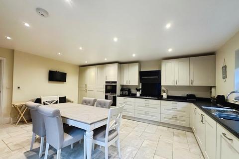 4 bedroom detached house for sale, Woodville Road, Swadlincote DE11