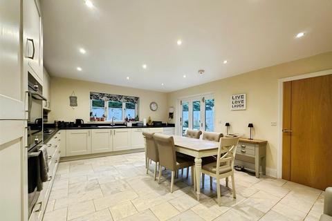 4 bedroom detached house for sale, Woodville Road, Swadlincote DE11