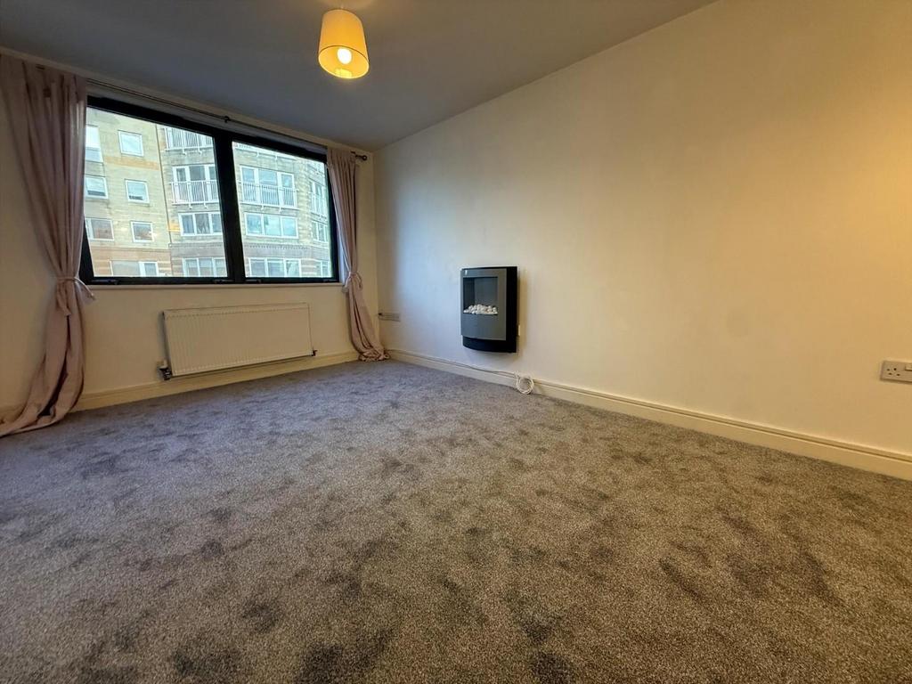 Lounge eb.jpg