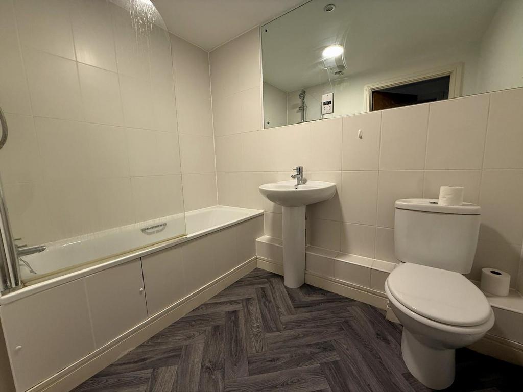 Bathroom xx .jpg