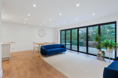 4 bedroom detached house for sale, The Chase, Kingswood
