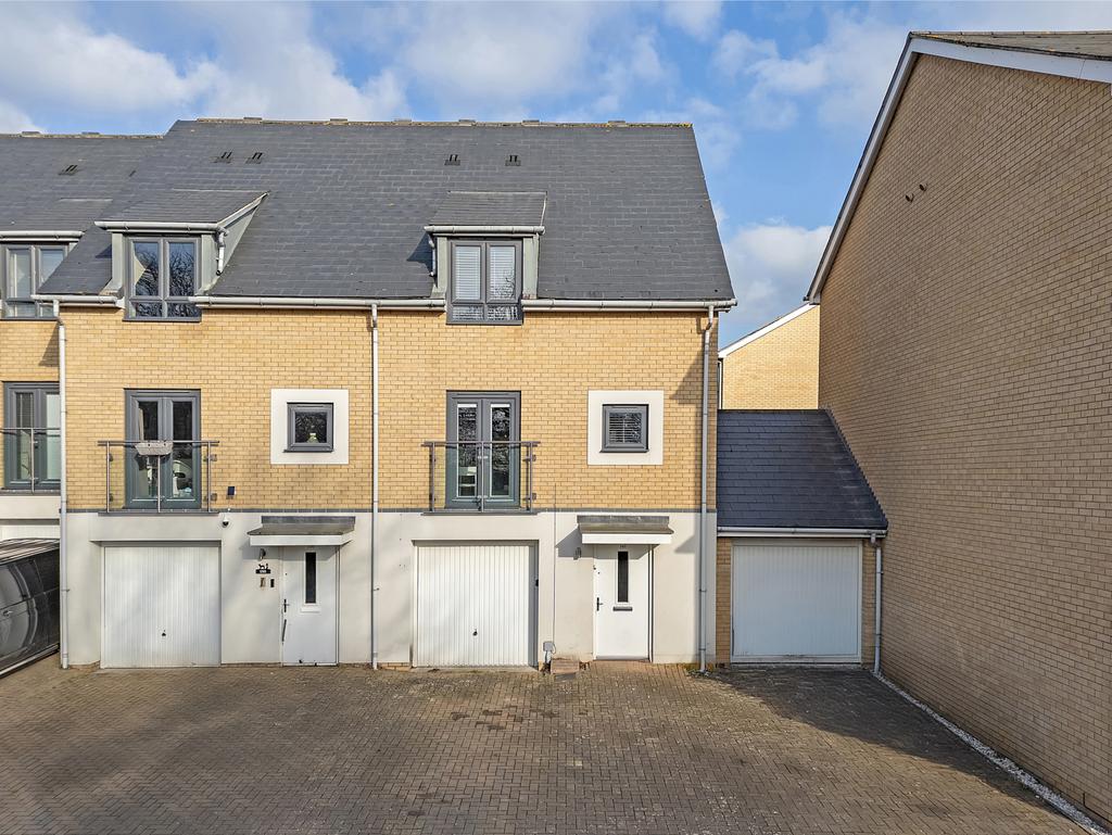 Spacious Three-Bedroom Townhouse near North Stati