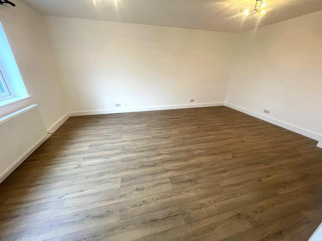 LIVING ROOM.jpg