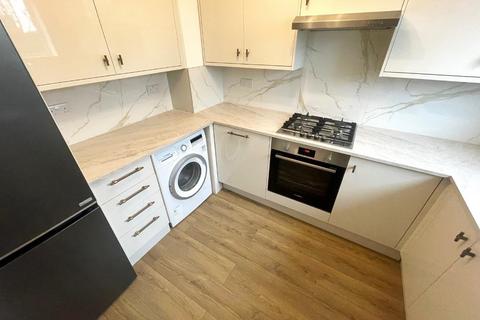 2 bedroom flat to rent, Rowlands Close, Mill Hill, NW7