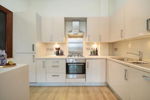 2 bedroom flat for sale, Glengall Road, London NW6