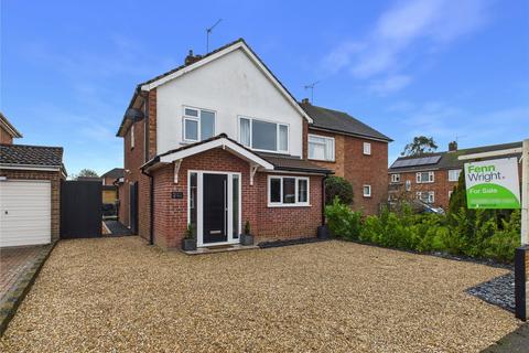 3 bedroom semi-detached house for sale - Alan Way, Colchester, Essex, CO3
