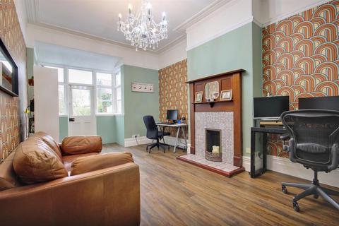 4 bedroom semi-detached house for sale, Cranleigh, Anlaby Road, Hull