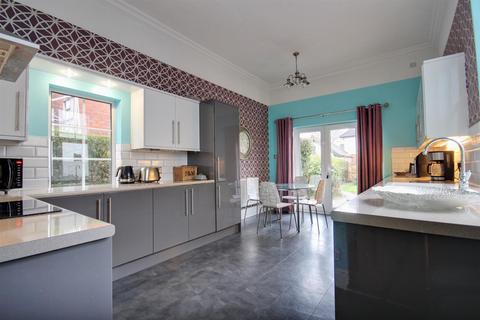 4 bedroom semi-detached house for sale, Cranleigh, Anlaby Road, Hull