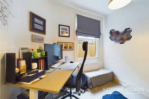 2 bedroom maisonette to rent, Charlmont Road, Tooting, SW17