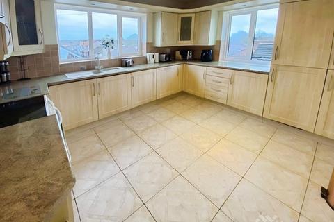 2 bedroom flat for sale, Darley Drive, West Derby, Liverpool, L12
