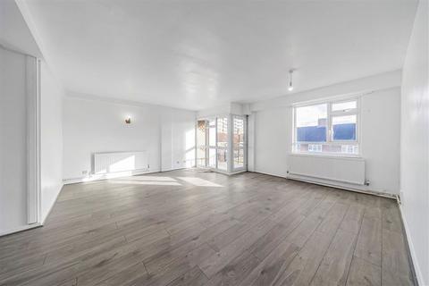 3 bedroom flat to rent, Desmond Street, London SE14