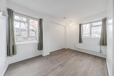 3 bedroom flat to rent, Desmond Street, London SE14