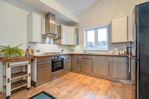 2 bedroom flat to rent, Queensmill Road, London SW6