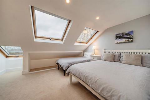 2 bedroom flat to rent, Queensmill Road, London SW6