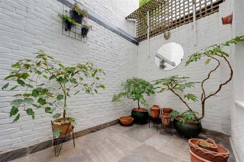 2 bedroom flat for sale, Harmood Street, London NW1