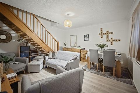 1 bedroom terraced house to rent, Boltons Lane, Harlington, UB3