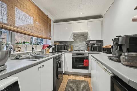 1 bedroom terraced house to rent, Boltons Lane, Harlington, UB3