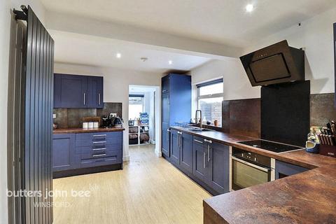 3 bedroom semi-detached house for sale, Derwent Avenue, Winsford