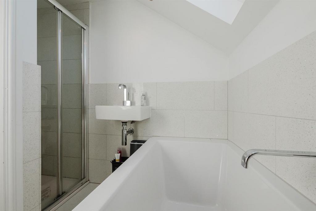 En Suite Bathroom - Bed 4
