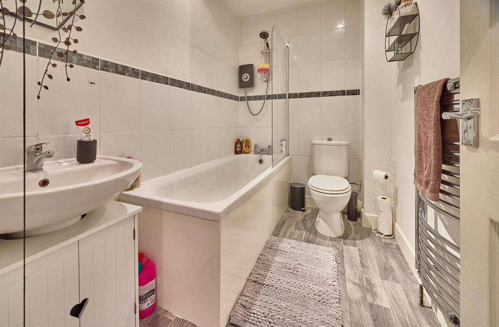 Bathroom to Side
