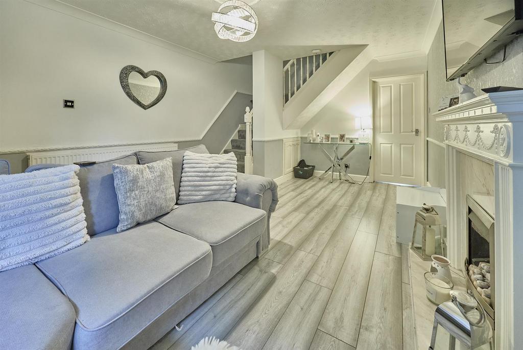 Lounge to Front