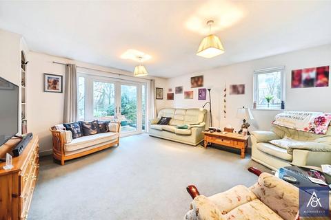 3 bedroom bungalow for sale, Highfield Court, Northamptonshire NN13