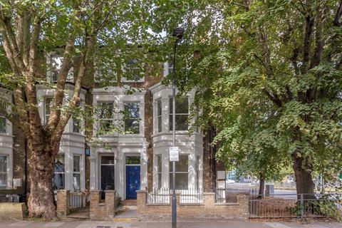 3 bedroom flat to rent, Weltje Road, London W6