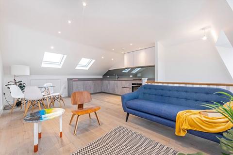 3 bedroom flat to rent, Weltje Road, London W6