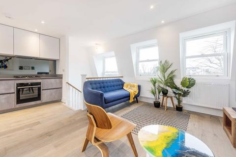3 bedroom flat to rent, Weltje Road, London W6