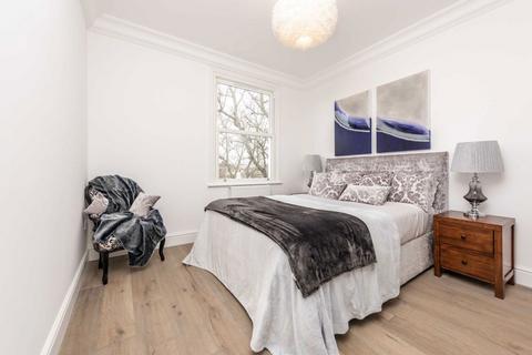 3 bedroom flat to rent, Weltje Road, London W6