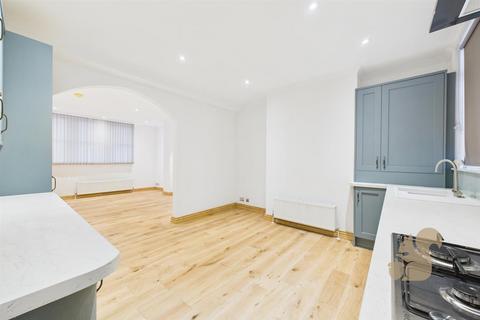 3 bedroom apartment to rent, Victoria Avenue, Southend-On-Sea SS2