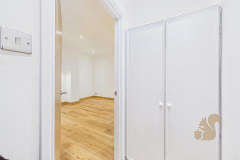 3 bedroom apartment to rent, Victoria Avenue, Southend-On-Sea SS2