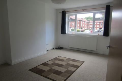 3 bedroom flat to rent, Woodlawn Court, Whalley Range, Manchester, M16