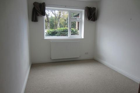 3 bedroom flat to rent, Woodlawn Court, Whalley Range, Manchester, M16
