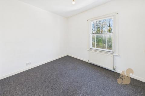 2 bedroom terraced house to rent, Bures Road, Great Cornard