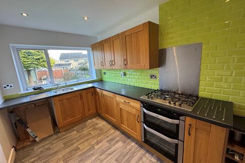 3 bedroom semi-detached house to rent, 11 Woodview ,Bingley, BD16 1RH