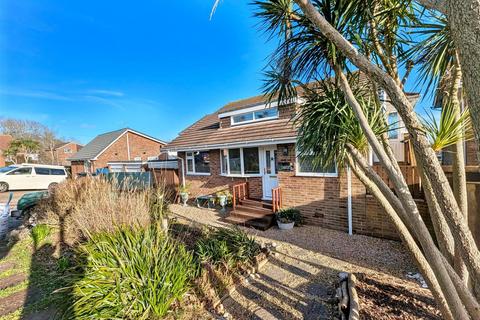 4 bedroom detached house for sale - Caws Avenue, Seaview, PO34 5JR