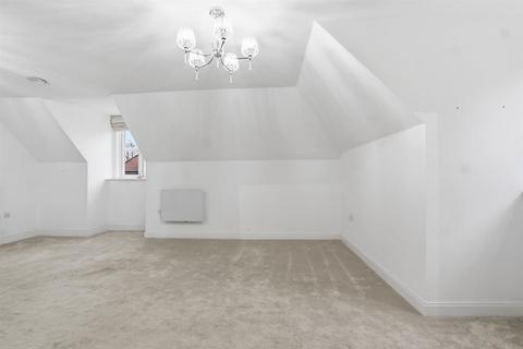 2 bedroom apartment for sale, Langton House, Westhall Road, Warlingham, CR6 9HF