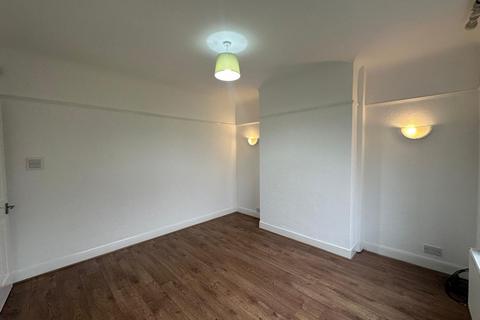 3 bedroom semi-detached house to rent, Sherborne Road, Urmston, M41