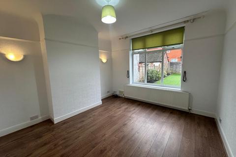 3 bedroom semi-detached house to rent, Sherborne Road, Urmston, M41