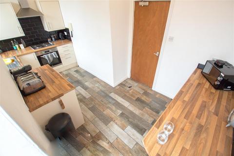 2 bedroom apartment to rent, Otley Road, Headingley, Leeds, LS6 2AD