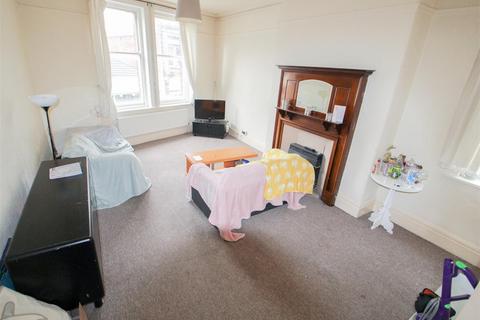 2 bedroom apartment to rent, Otley Road, Headingley, Leeds, LS6 2AD