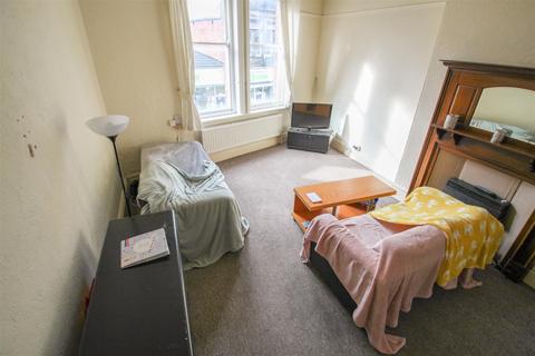 2 bedroom apartment to rent, Otley Road, Headingley, Leeds, LS6 2AD