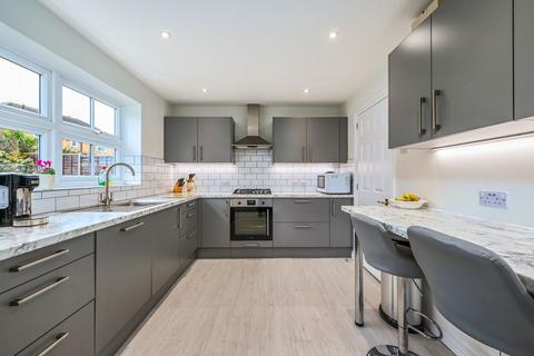 4 bedroom detached house for sale, Chestnut Lane, Ashford TN23