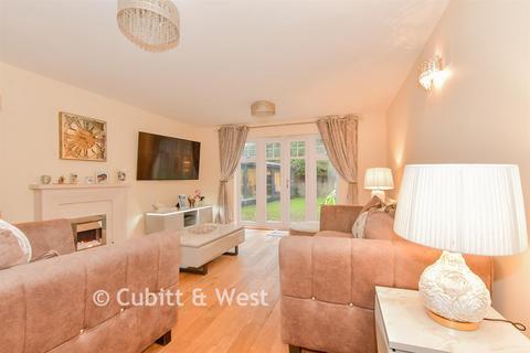 6 bedroom detached house for sale, Hamilton Close, Horley, Surrey