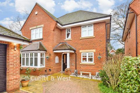6 bedroom detached house for sale, Hamilton Close, Horley, Surrey