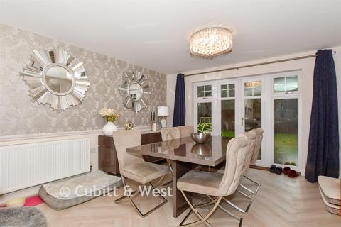 6 bedroom detached house for sale, Hamilton Close, Horley, Surrey