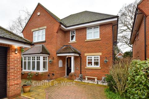 6 bedroom detached house for sale, Hamilton Close, Horley RH6