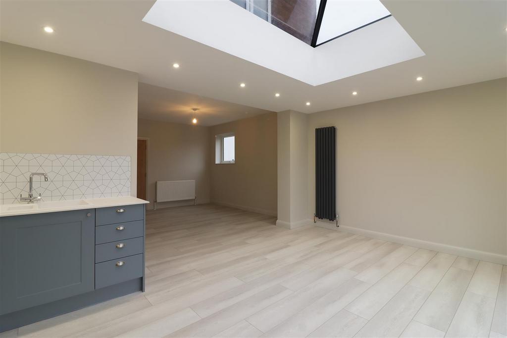 Open Plan 'L' Shaped Kitchen/Diner